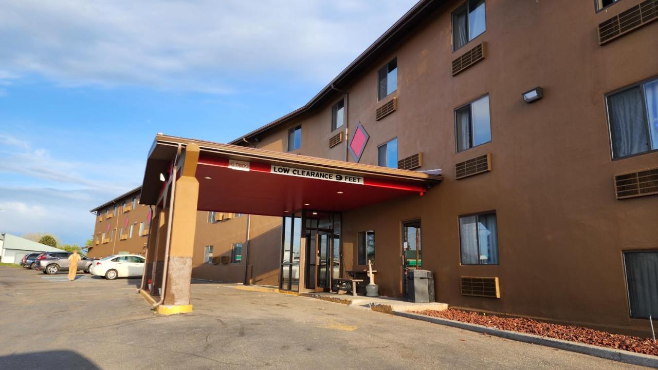 Grizzly Inn 大瀑布城 外观 照片